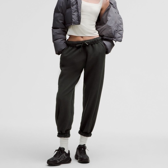 Lululemon- Scuba MidRise Oversized Jogger- Black- Size 10- 29” Inseam - Picture 3 of 16